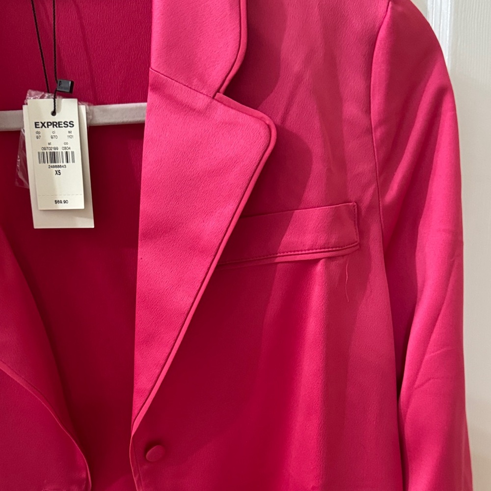 Express Women’s Fuchsia Button down - Picture 3 of 3